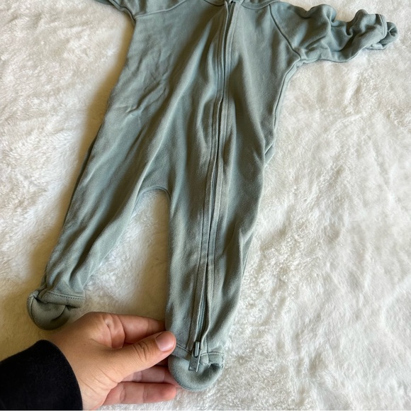 Goumi Newborn Footie Sleeper - Picture 4 of 11